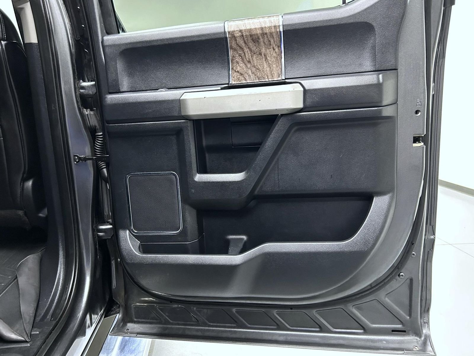 Used 2019 Gray Ford Lariat image 17