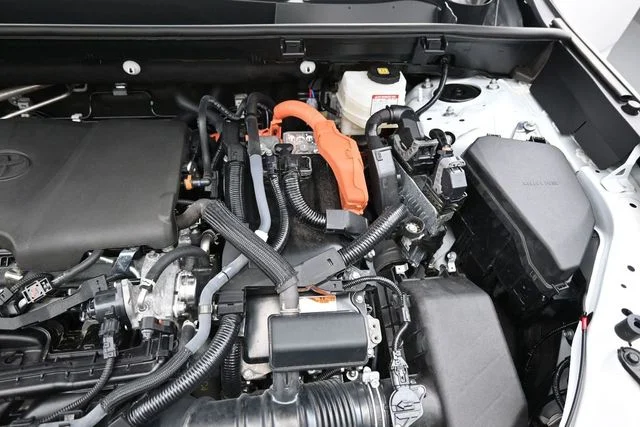Used 2025 White Toyota XLE image 30