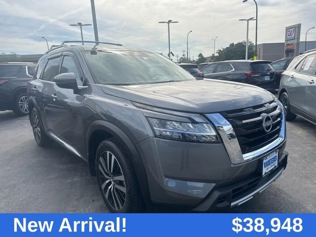 2024 Nissan Pathfinder Platinum 4WD's photo