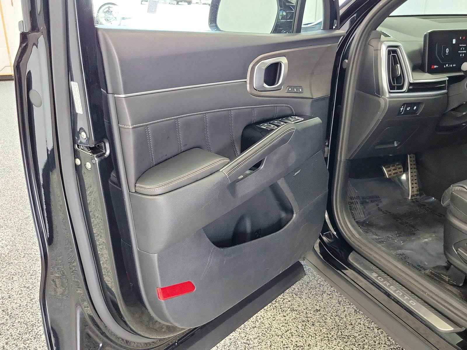 Used 2024 Black Kia X-Pro SX Prestige image 8