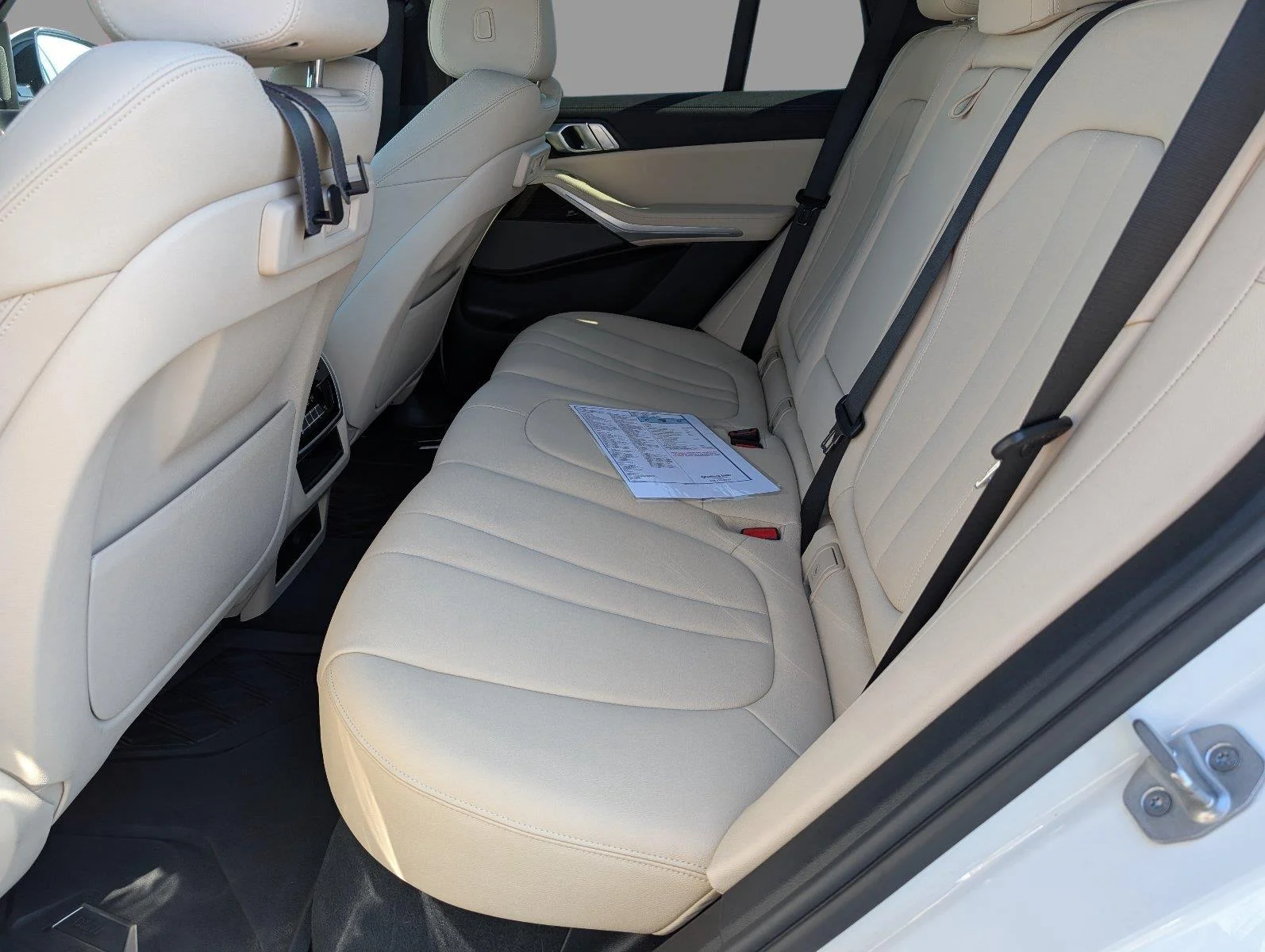 Used 2021 Mineral White Metallic BMW sDrive40i image 33