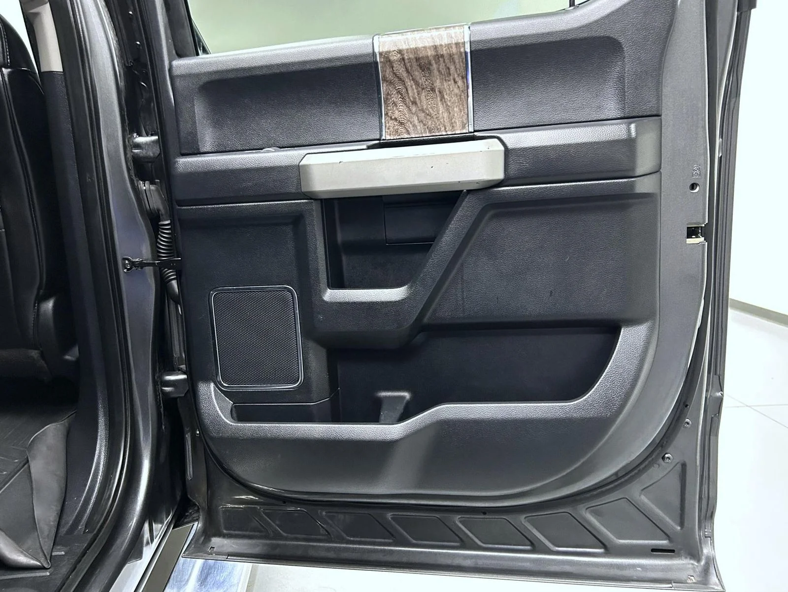 Used 2019 Gray Ford Lariat image 17
