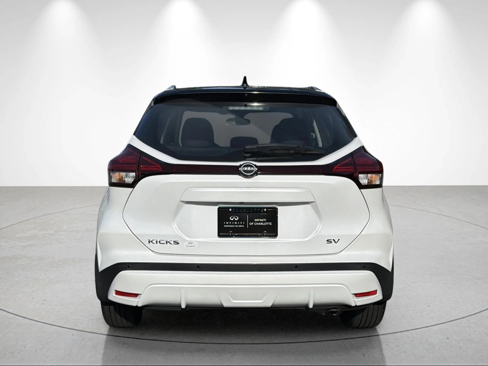 Used 2023 Aspen White Tricoat/Super Black Nissan SV image 4