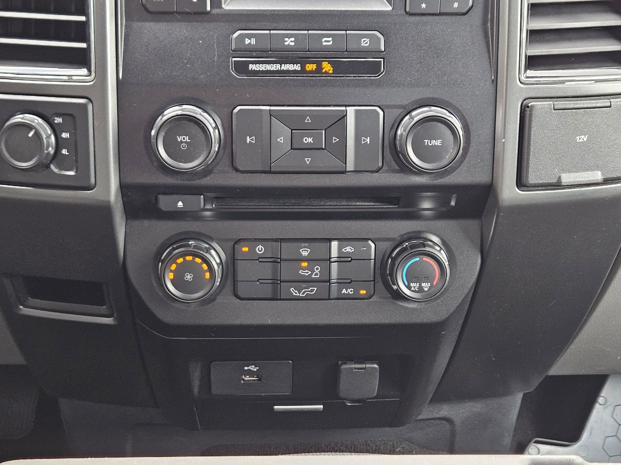 Used 2018 Stone Gray Ford XLT image 13