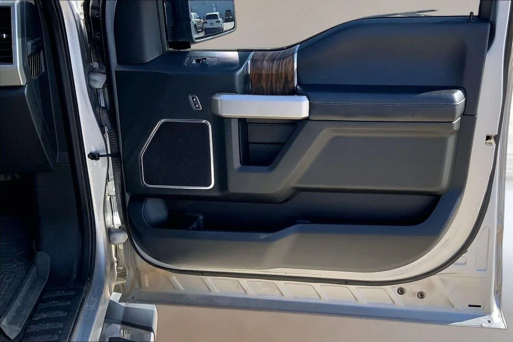 Used 2020 Silver Metallic Ford Lariat image 24