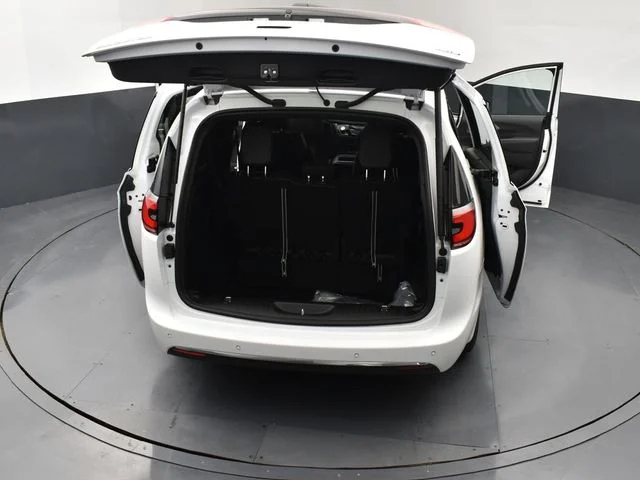 2026 Chrysler Pacifica Select - Photo 29