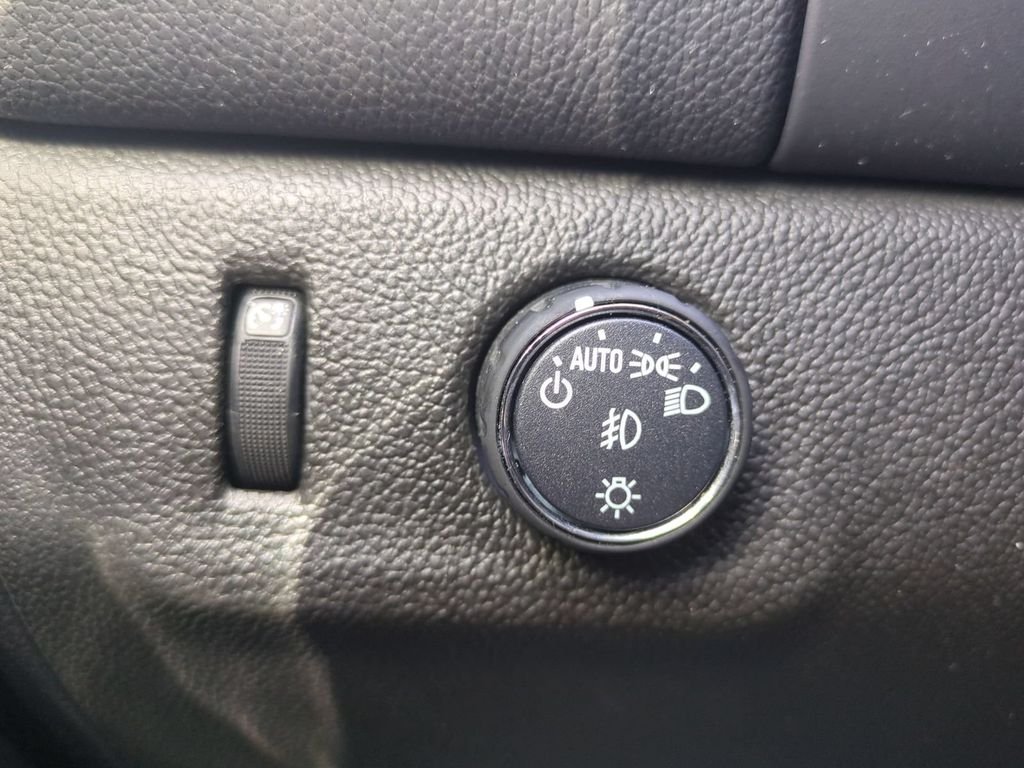 2022 Chevrolet Colorado LT - Photo 28