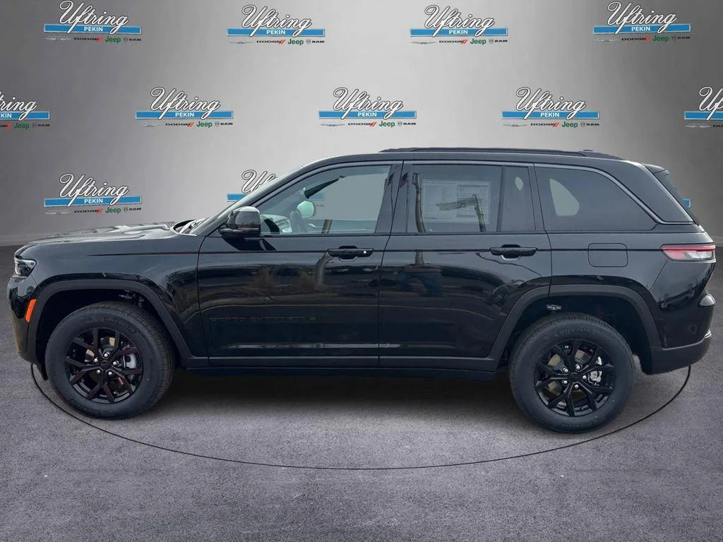 New 2026 Diamond Black Crystal Pearlcoat Jeep Laredo Altitude image 6