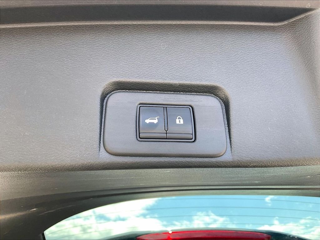 Used 2023 Super Black Nissan Platinum image 37