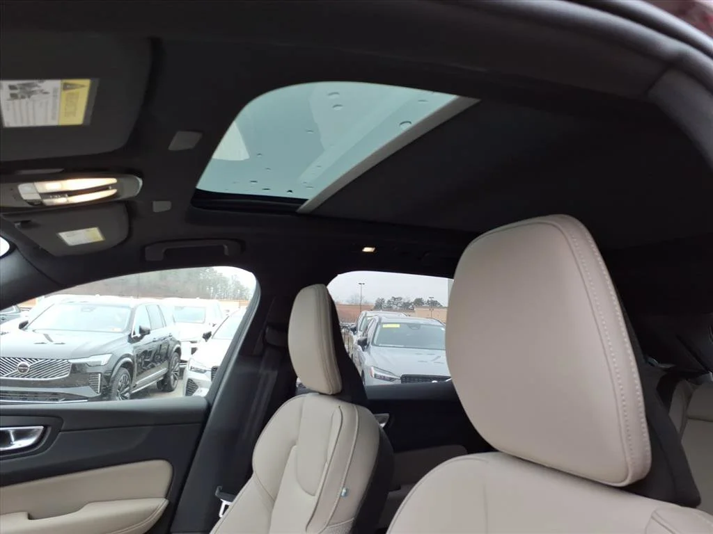 2026 Volvo XC60 Plus - Photo 11