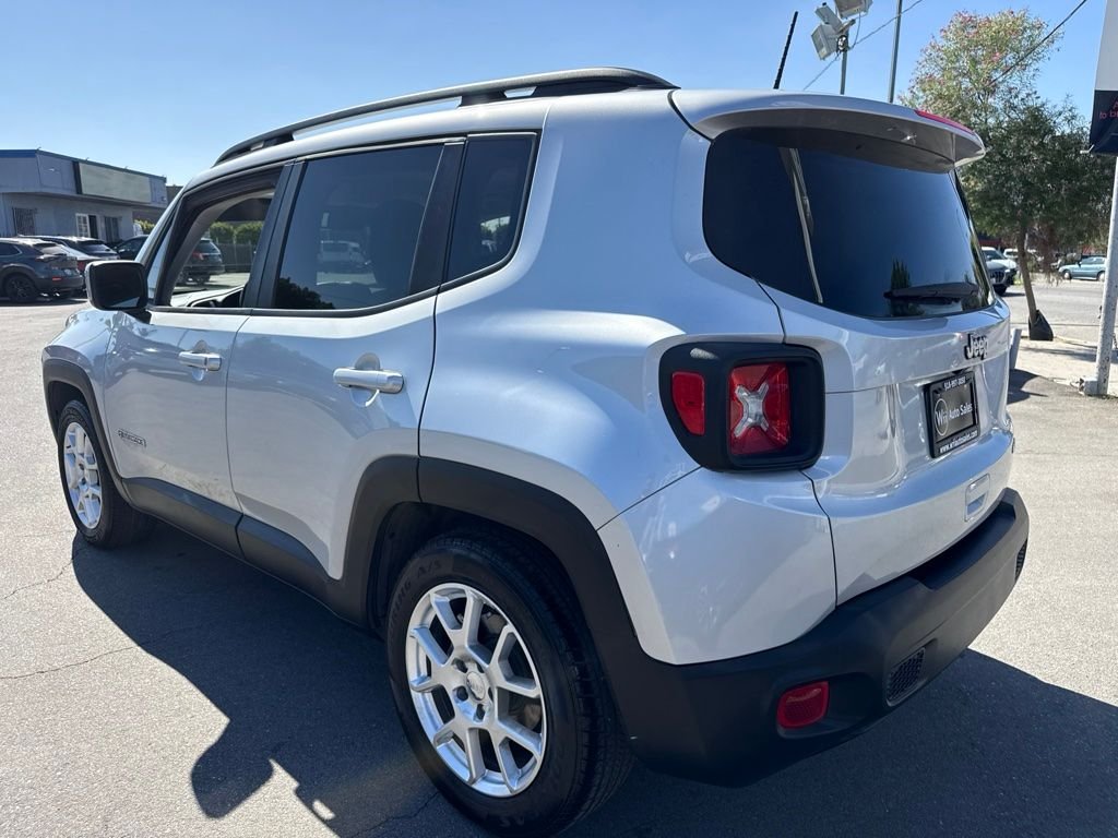 Used 2020 Silver Jeep Latitude image 2