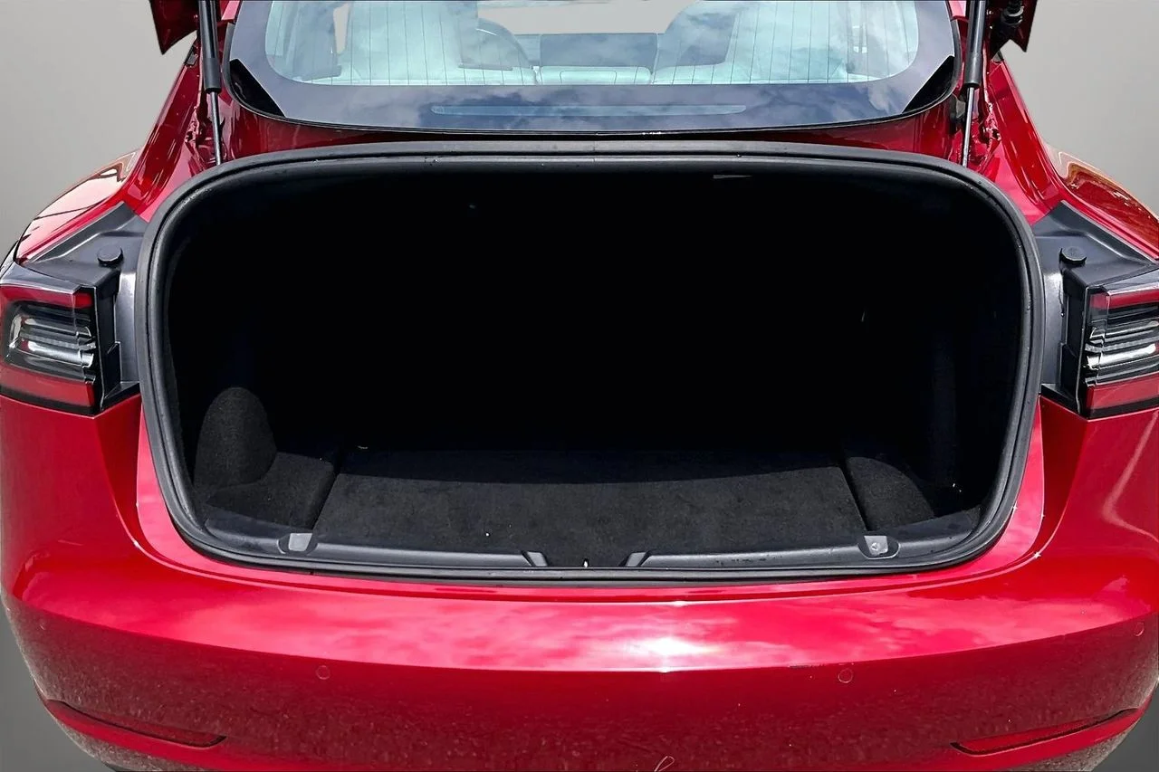 Used 2019  Tesla Long Range image 25