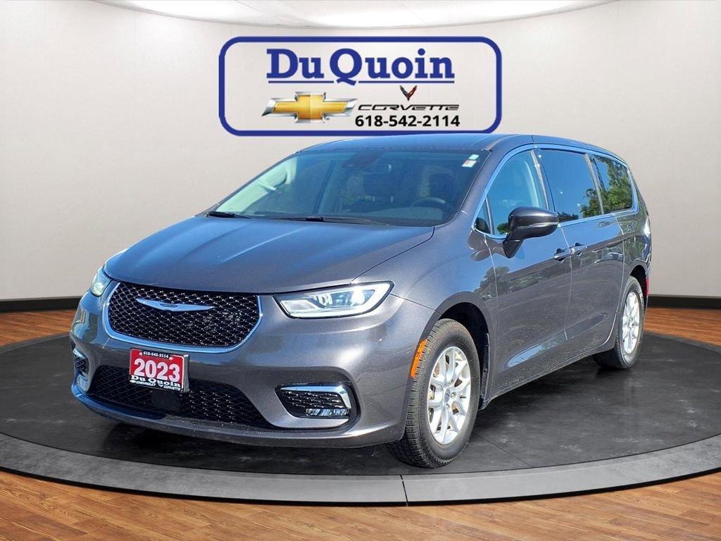 2023 Chrysler Pacifica Touring L's photo