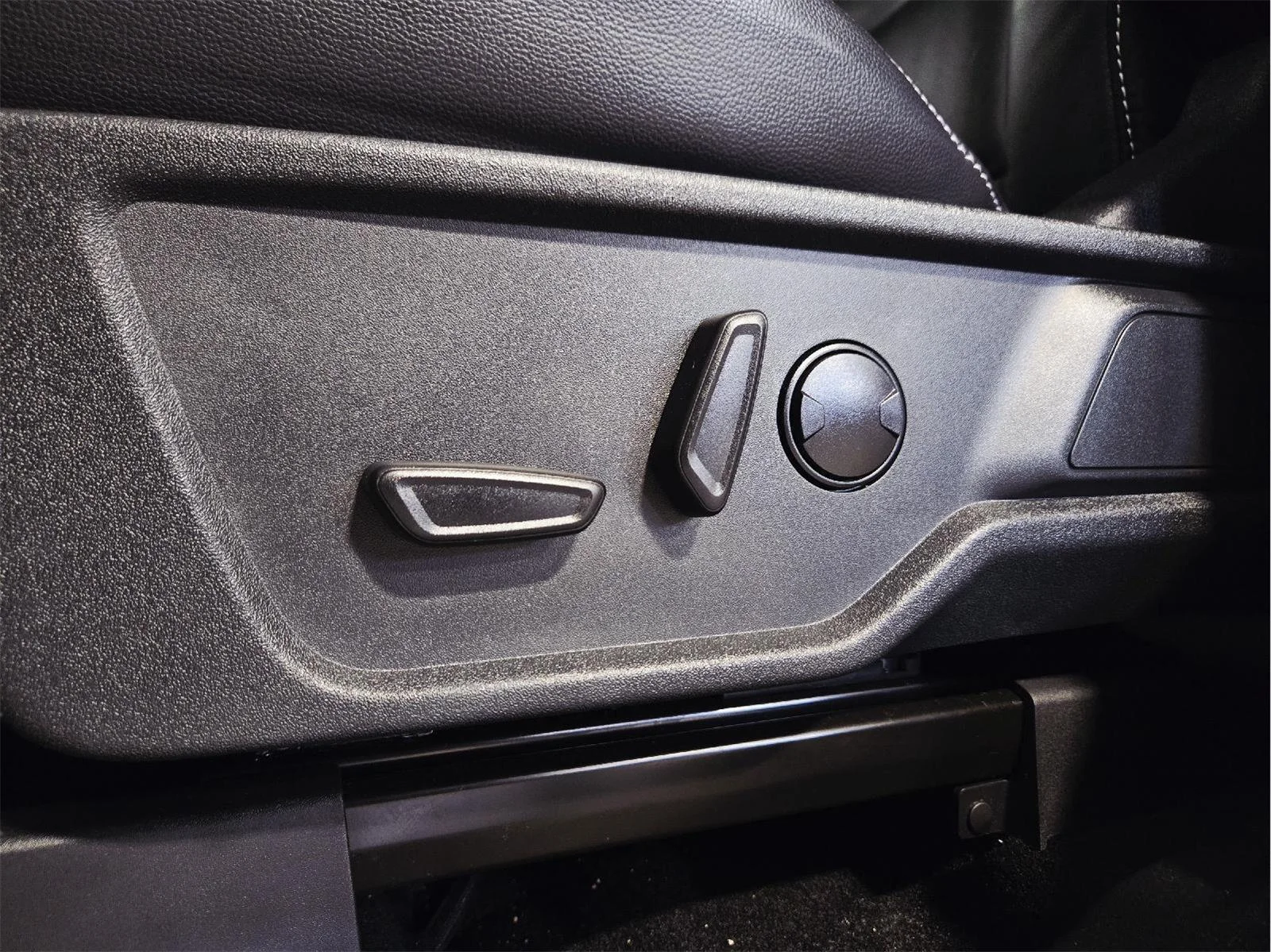 Used 2025 Oxford White Ford Outer Banks image 21