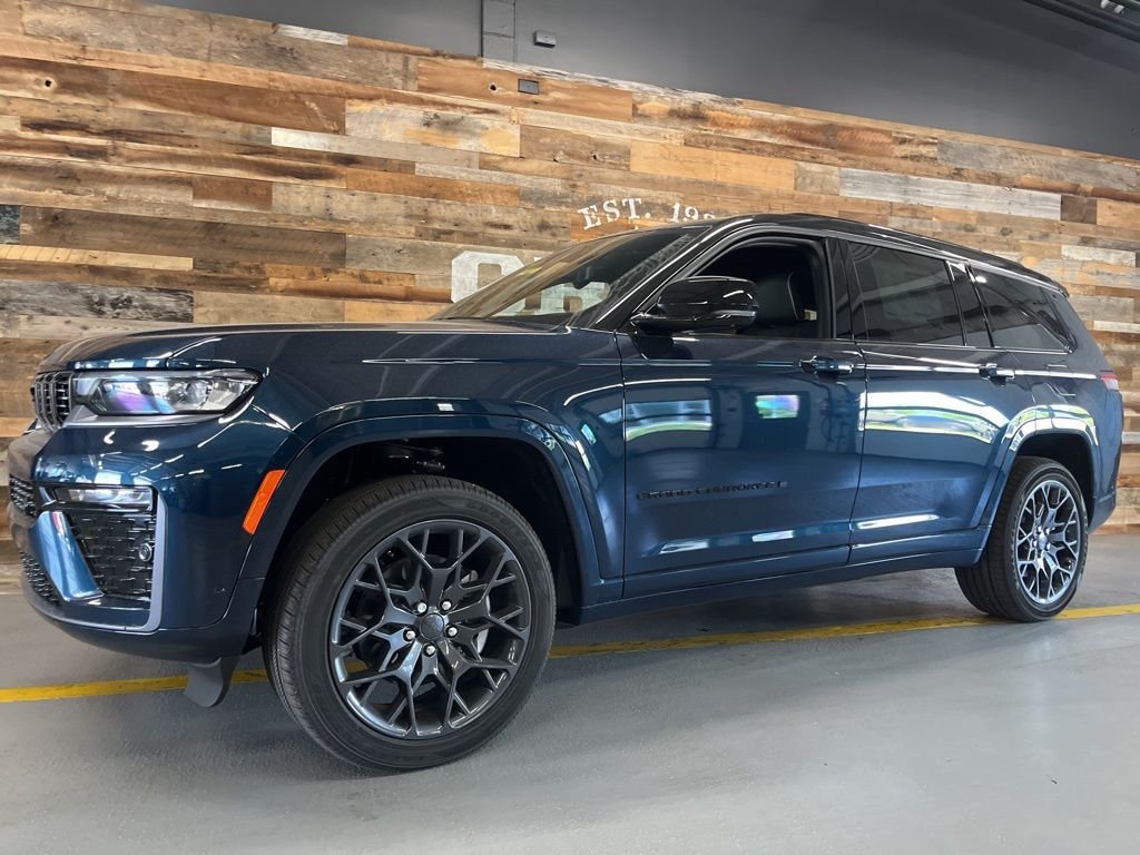 New 2026 Fathom Blue Pearl-Coat Exterior Paint Jeep Summit image 15
