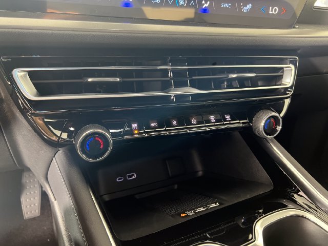 2027 Chevrolet Traverse LT - Photo 18