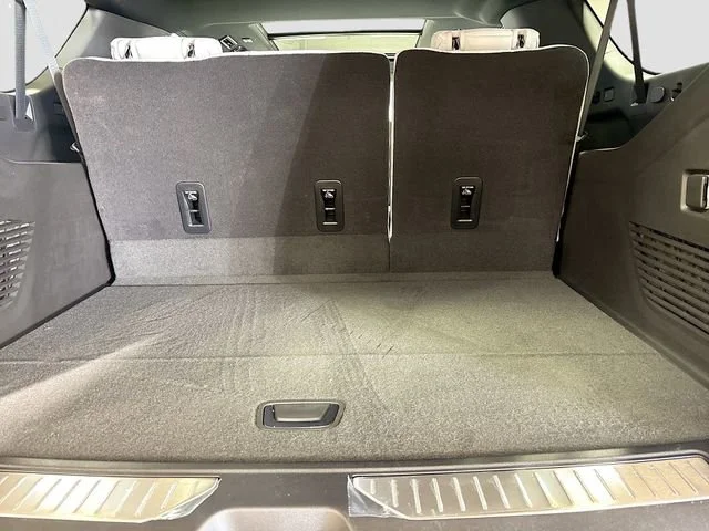 2025 Chevrolet Suburban Premier - Photo 32