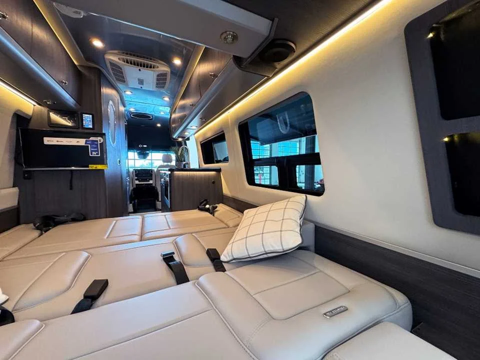 New 2025 Tenorite Gray Metallic AIRSTREAM  image 55