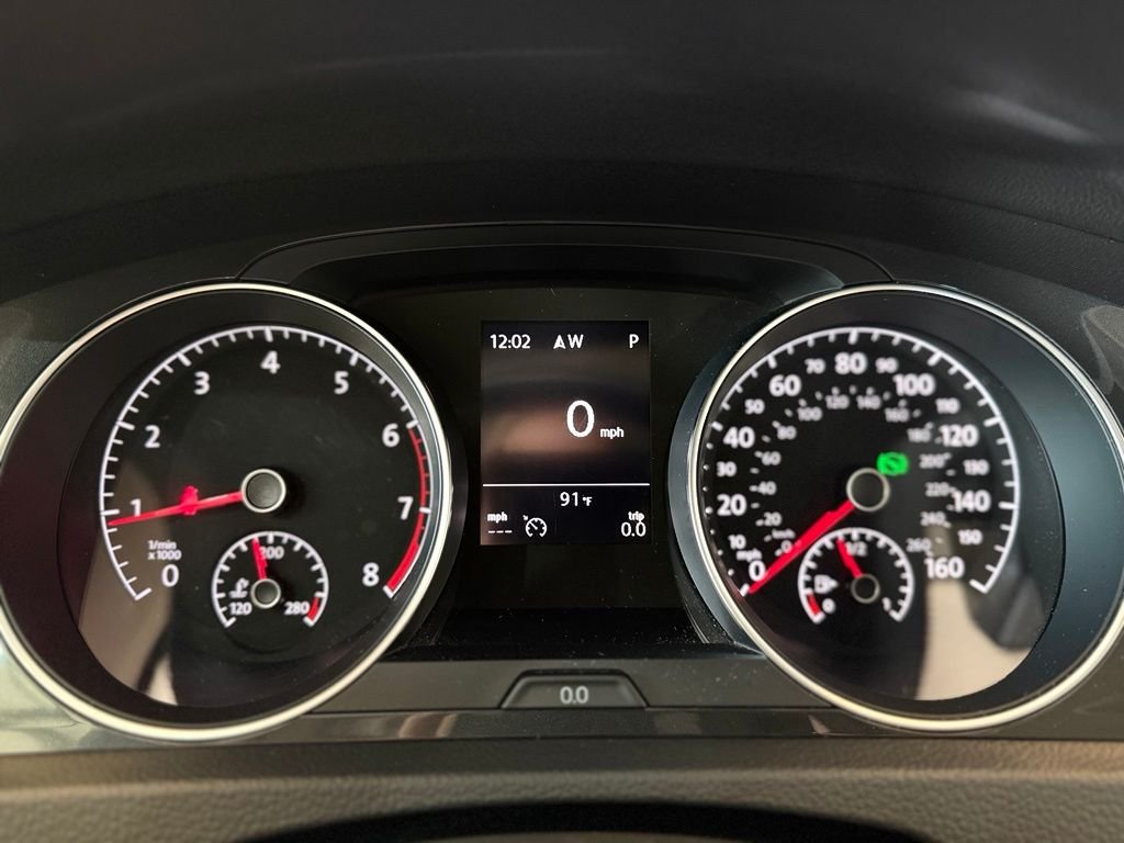 Used 2019 White Volkswagen  image 14