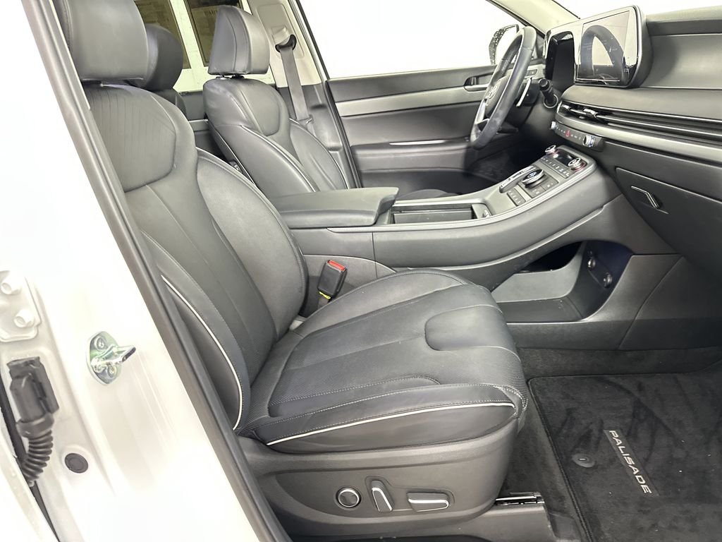 Used 2025 Hyper White Hyundai SEL Premium image 28