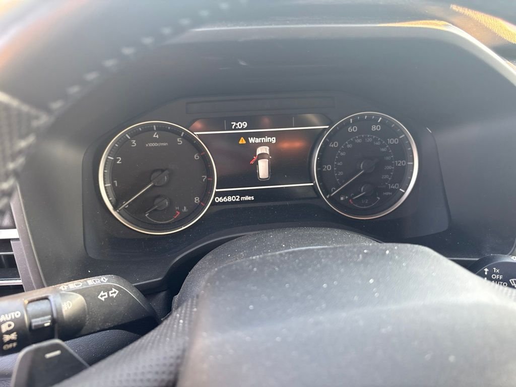 Used 2022 Silver Mitsubishi SE image 4