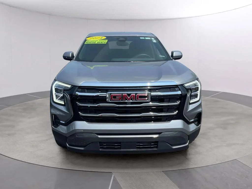 Used 2026 Sterling Metallic GMC Elevation image 8