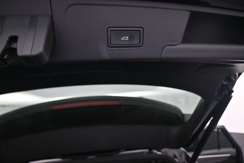 Used 2026  Volkswagen SE w/Technology image 44