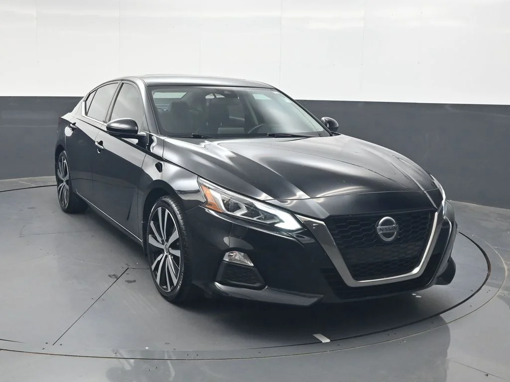 Used 2021 Black Nissan 2.5 SR image 2