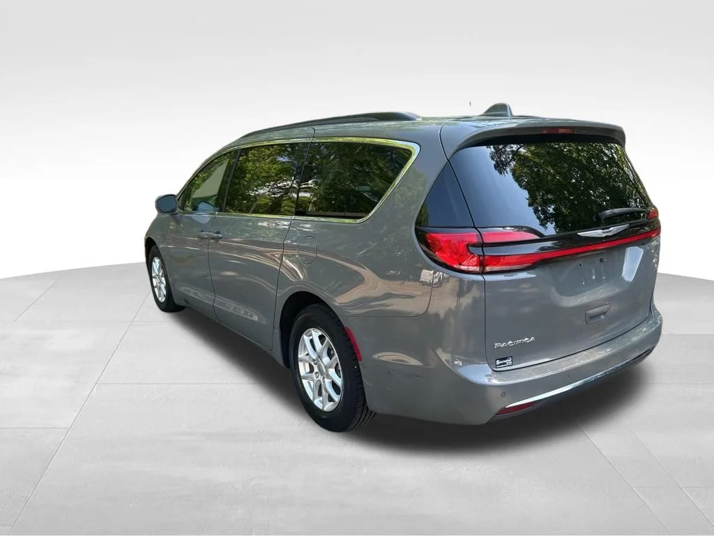 Used 2022 White Chrysler Touring L image 3