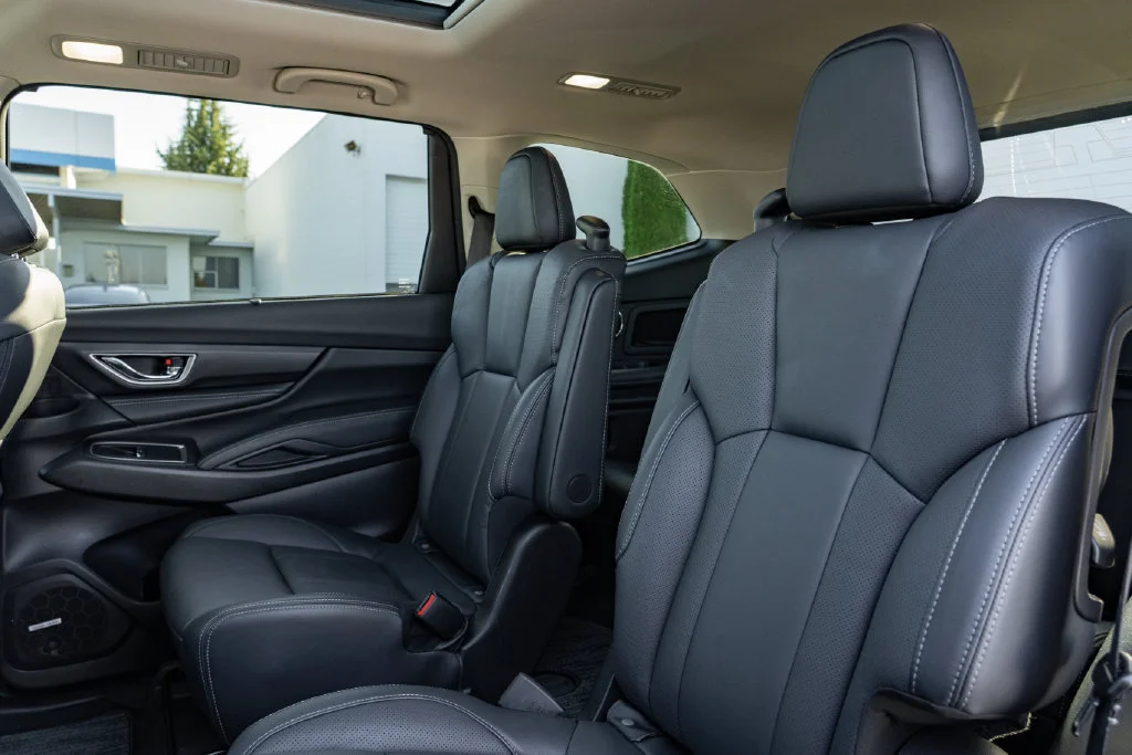 Used 2025 Cosmic Blue Pearl Subaru Limited image 30