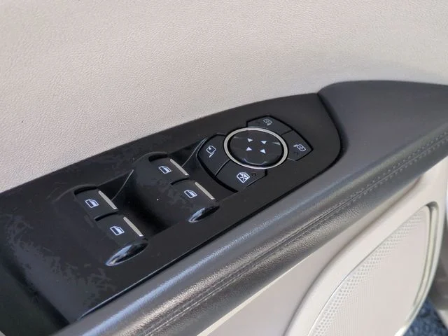 Used 2019 Brown Lincoln Select image 13