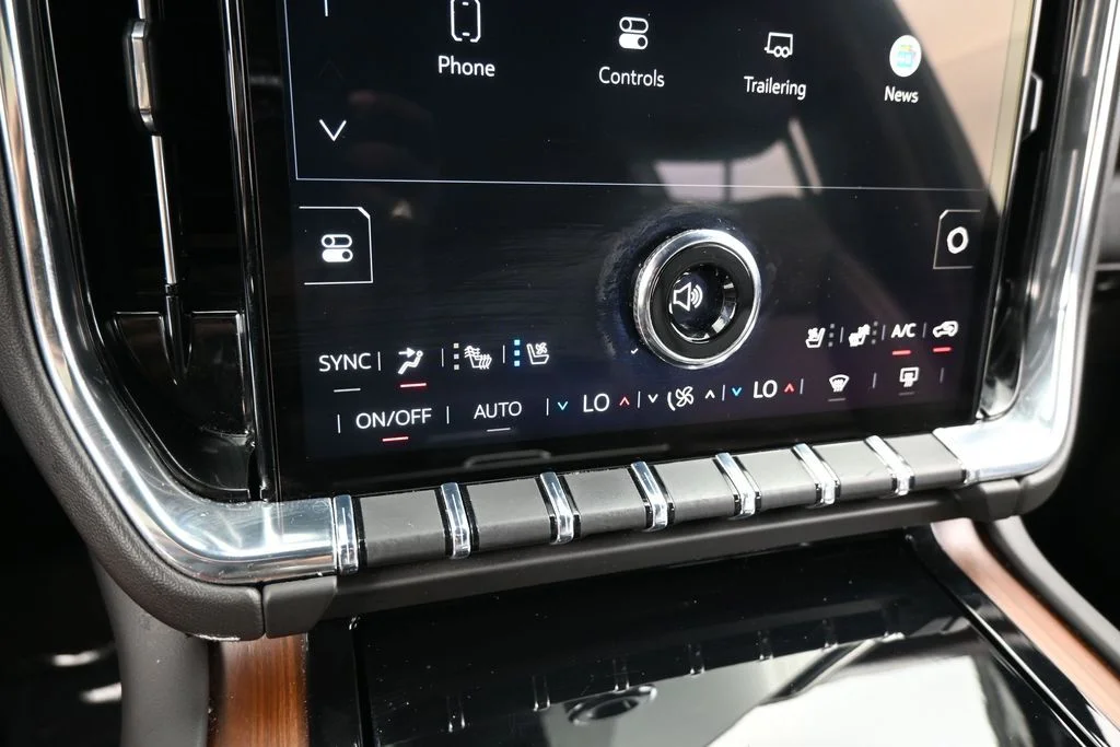 Used 2025 Onyx Black GMC Denali image 25