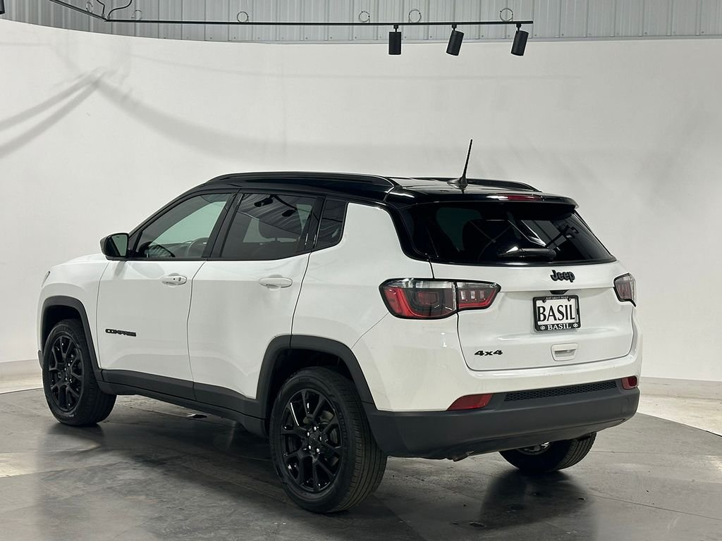 Used 2023 White Jeep Latitude image 13