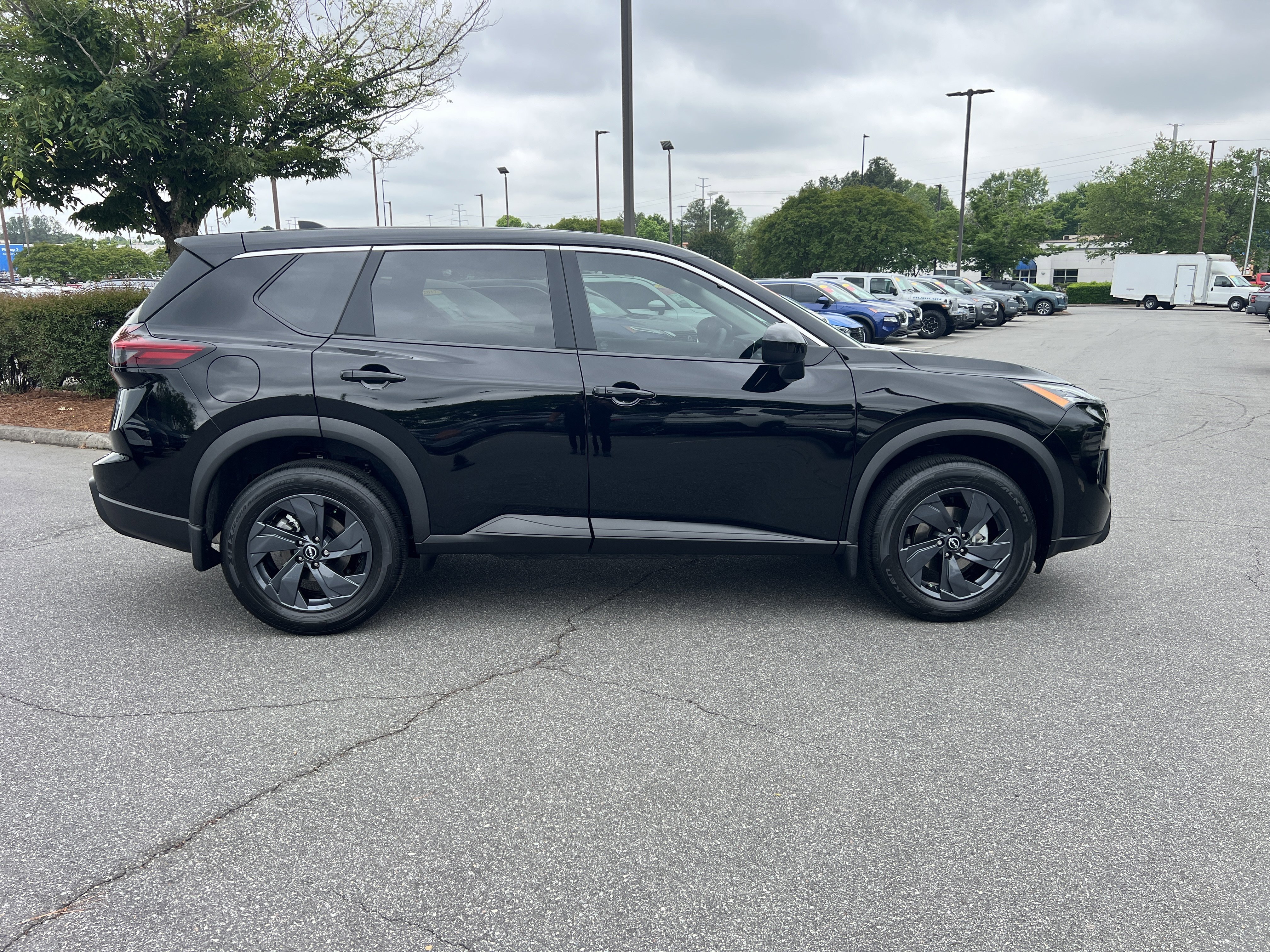 Used 2026 Super Black Nissan SV image 31