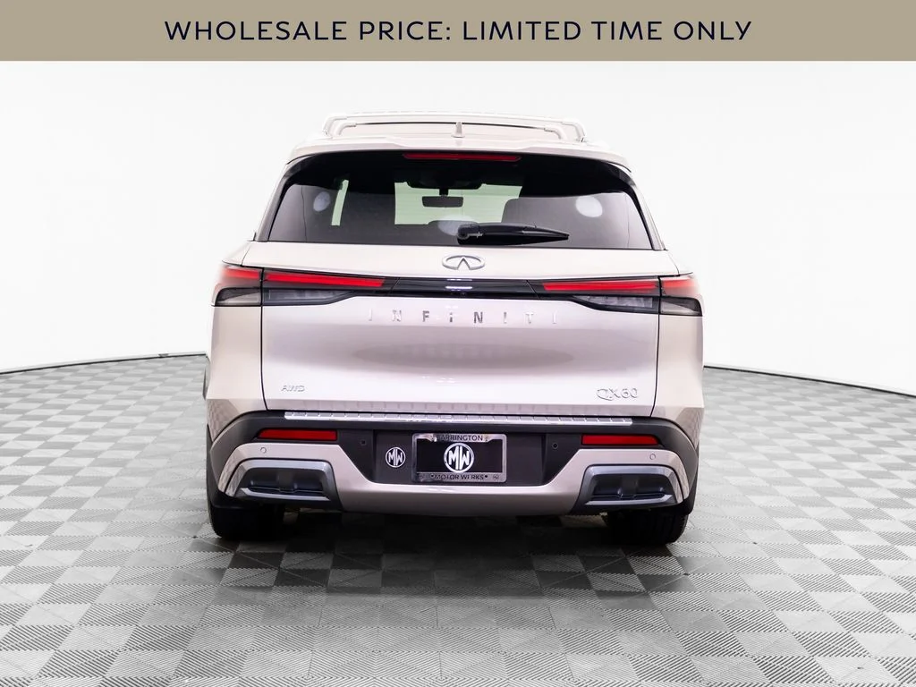 Used 2023 Silver INFINITI Sensory image 4