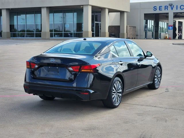 Used 2025 Super Black Clearcoat Nissan 2.5 SV image 6