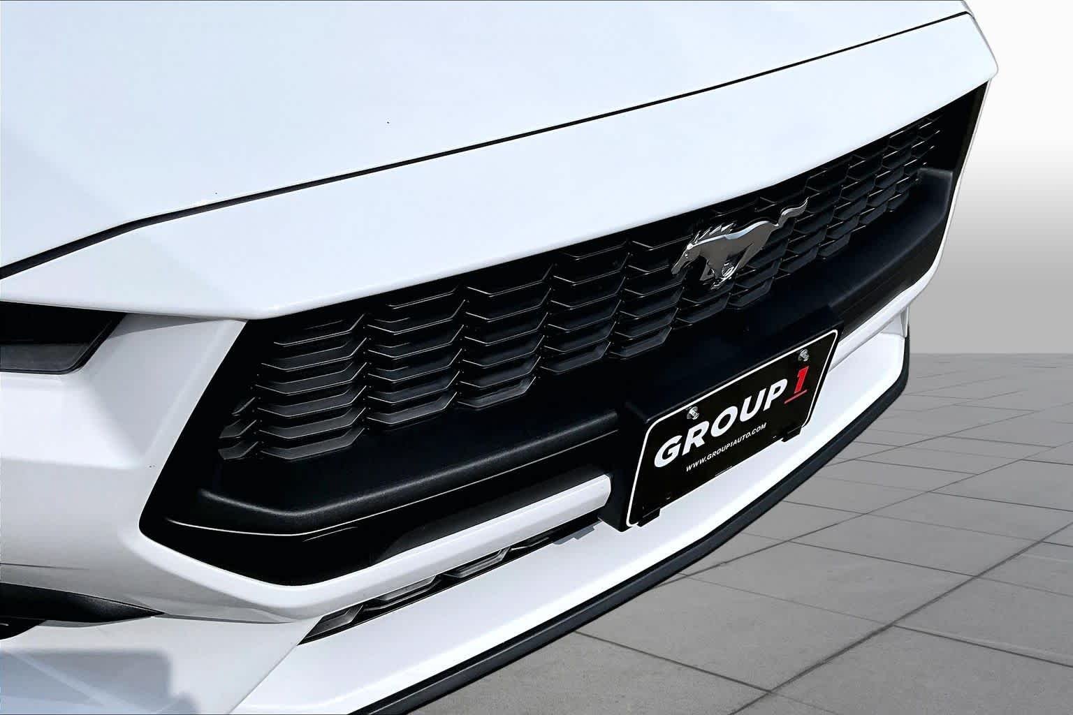 Used 2025 Oxford White Ford EcoBoost image 30
