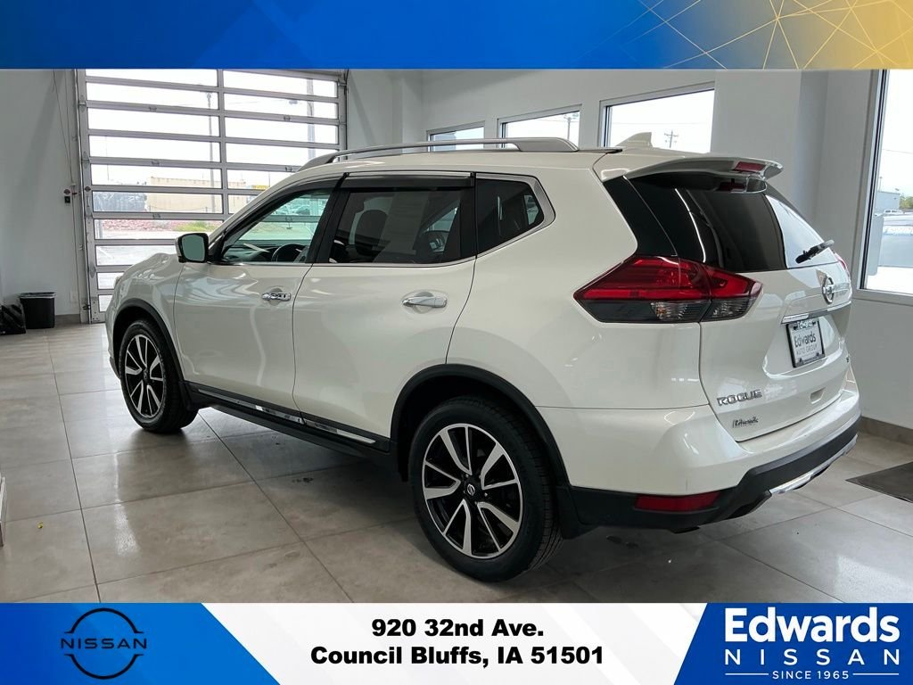 Used 2017 White Nissan  image 5