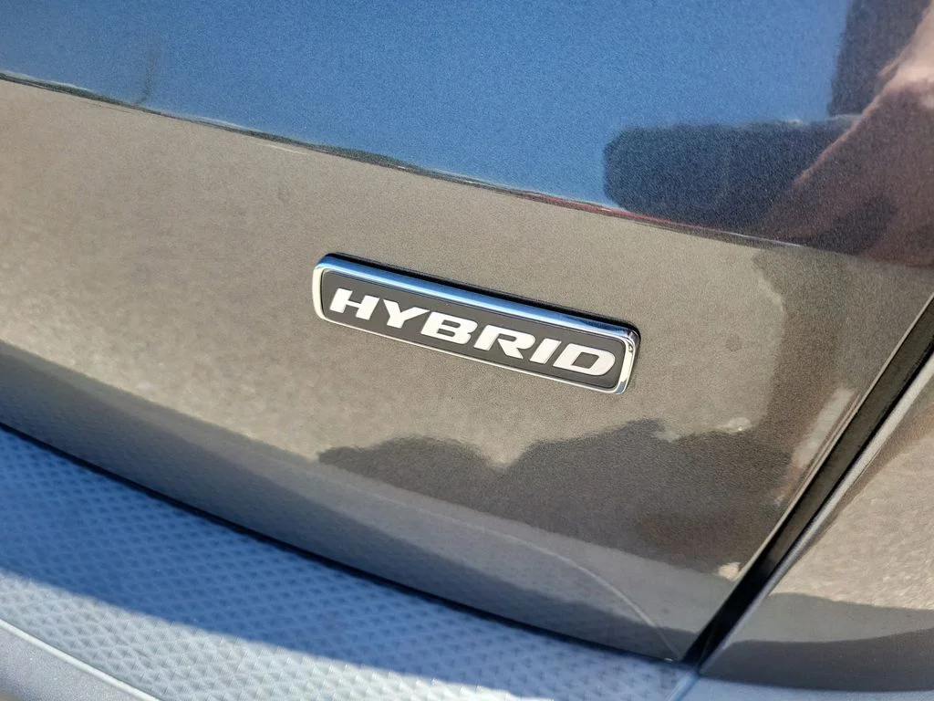 Used 2020 Magnetic Metallic Ford SE Sport image 7