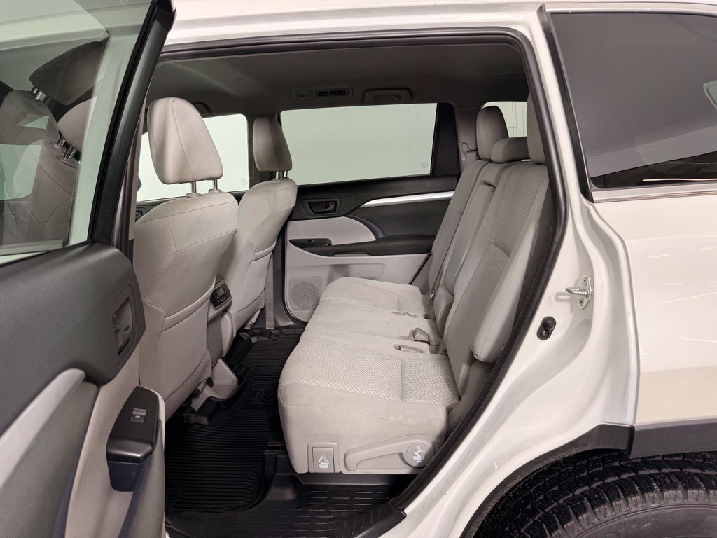 Used 2019 White Toyota LE image 16