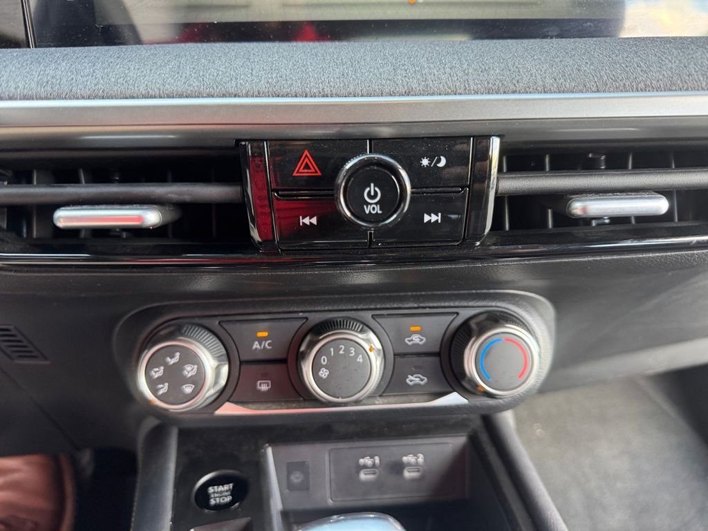 Used 2025 Gray Nissan SR image 17