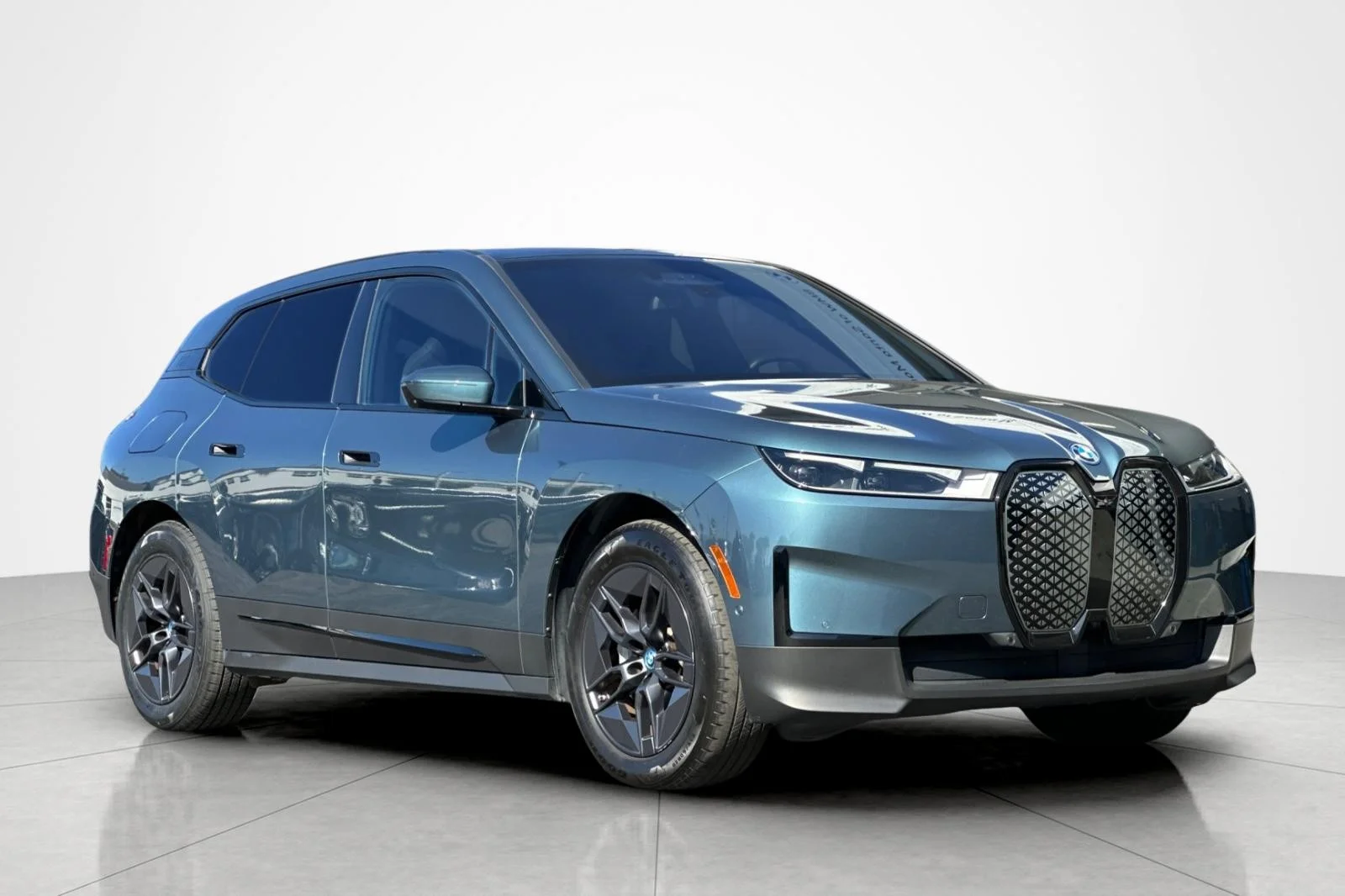 Used 2024 Blue Ridge Mountain Metallic BMW xDrive50 image 7