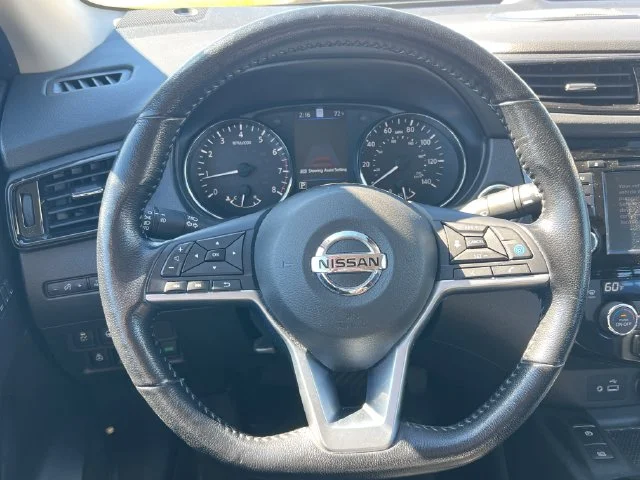 Used 2022 Red Nissan SL image 16