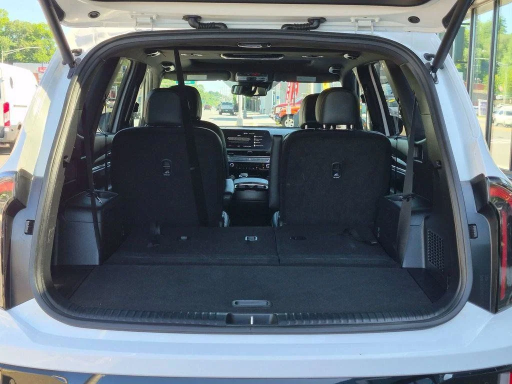 Used 2024 White Kia EX X-Line image 8