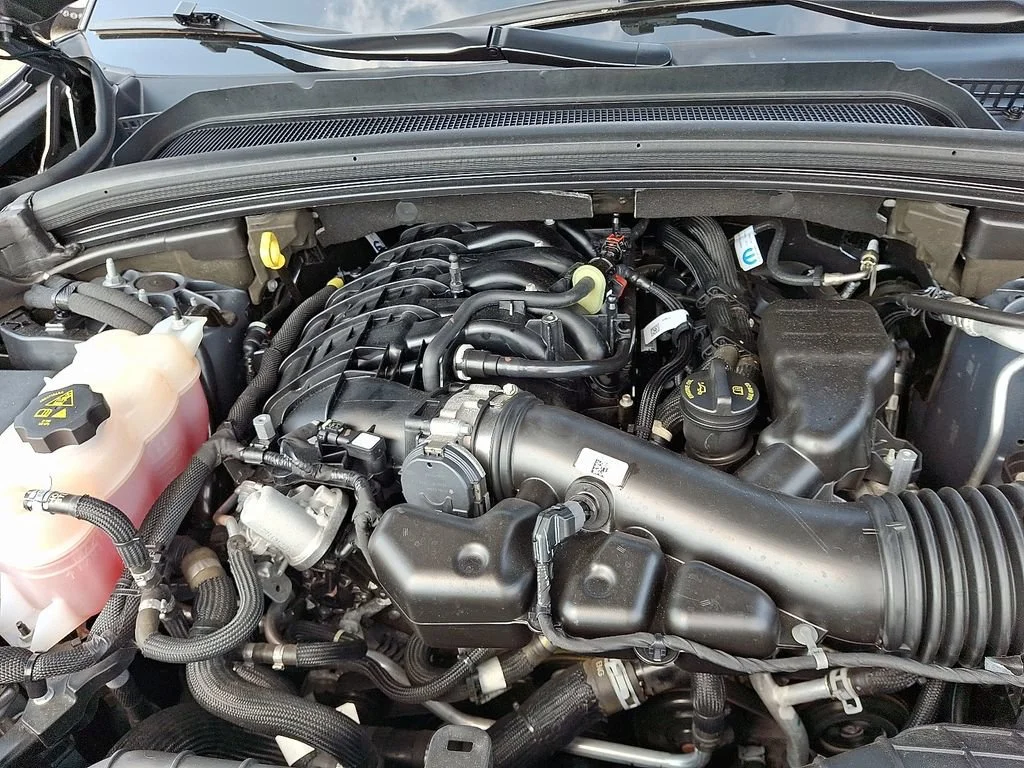 Used 2023 Gray Jeep Altitude 4x4 image 30