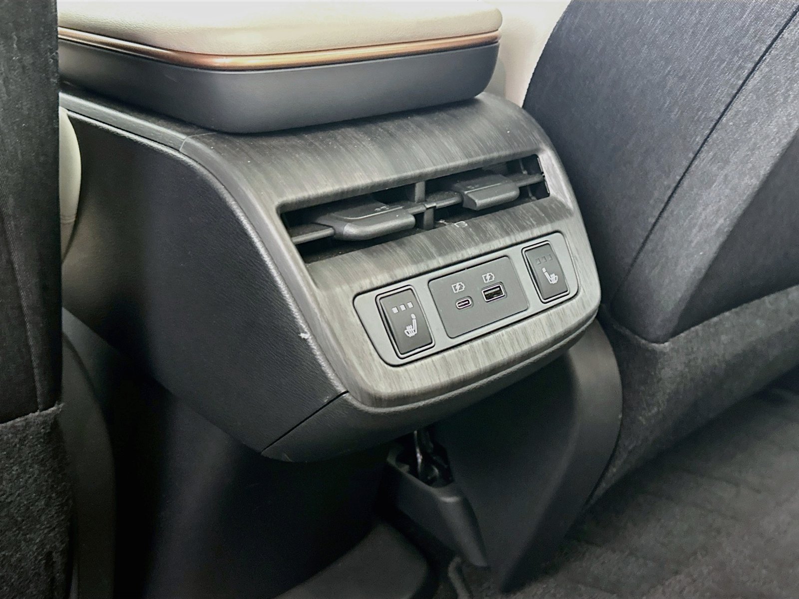 Used 2024 Everest White Pearl Tricoat/Black Diamond Pearl Nissan EMPOWER+ image 26