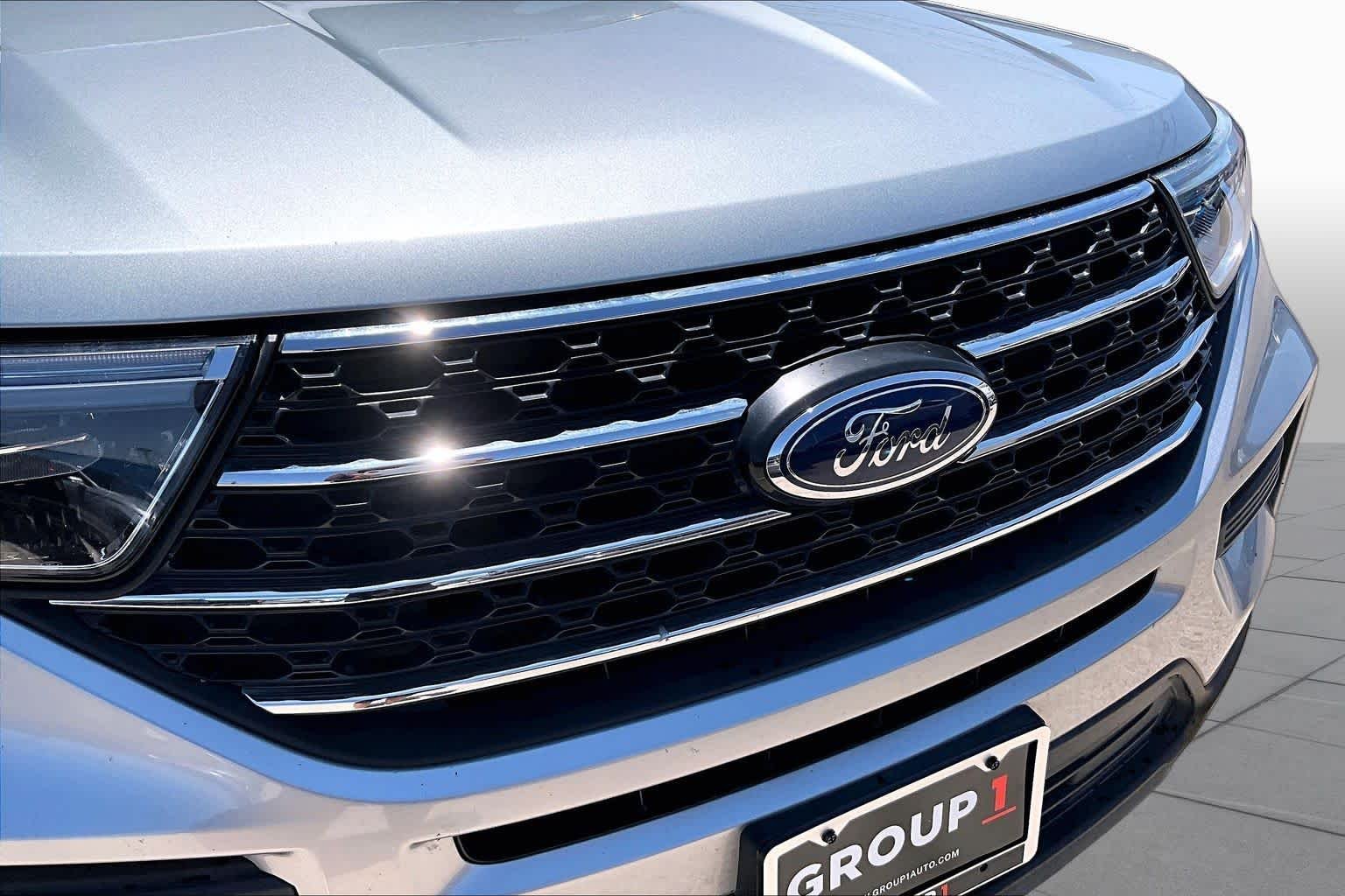 Used 2023 Iconic Silver Ford XLT image 28
