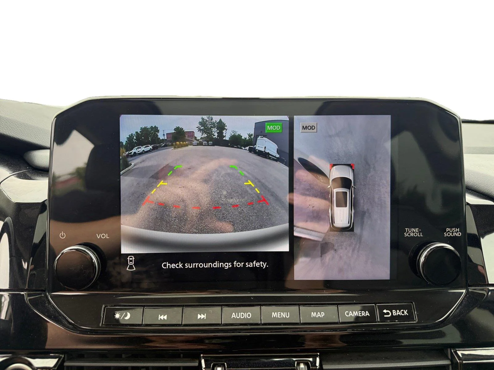 Used 2023  Nissan Platinum image 17