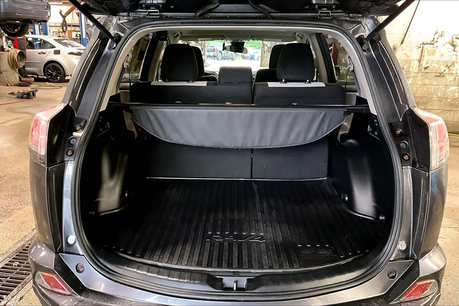 Used 2018 Magnetic Gray Metallic Toyota XLE image 31