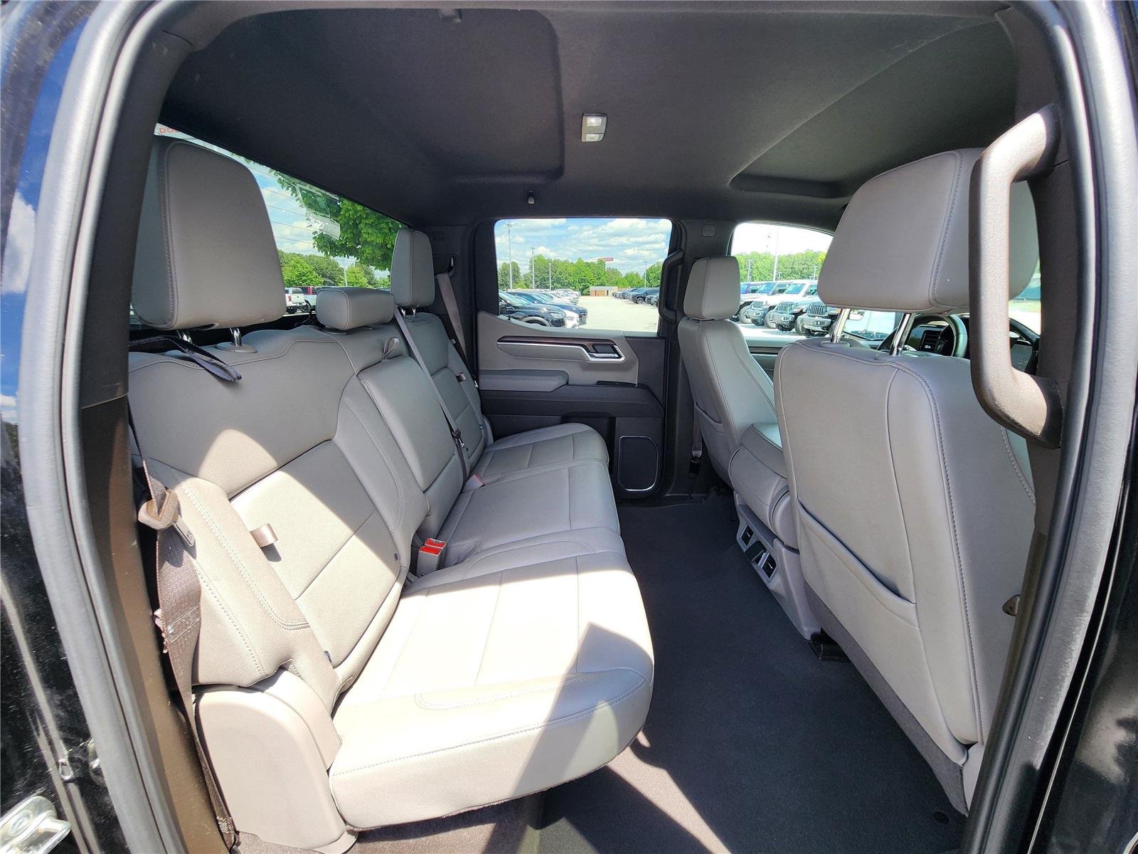 Used 2025 Onyx Black GMC SLT image 8